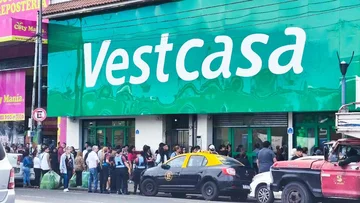 Furor por el nuevo mega outlet brasileño de productos baratos para la casa que abrió en Buenos Aires