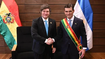 Milei, en la asunción de Rodrigo Paz Pereira en Bolivia: Sé lo que estás recibiendo