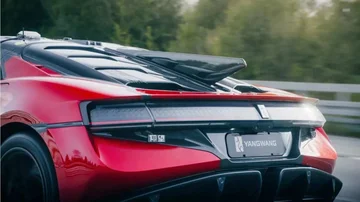 Un auto chino desplazó a Bugatti como el más rápido del mundo y ya está en Argentina