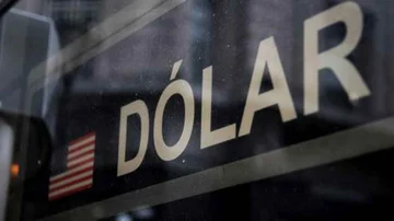 Para seguir con sus operaciones, inmobiliarias y automotrices mantienen el dólar a $45