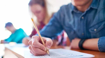 Así son los anteojos con inteligencia artificial que generaron polémica en el examen de residencias
