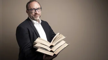 El fundador de Wikipedia desafía a Elon Musk y su Grokipedia