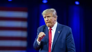 Acusan a Donald Trump de hacer pump and dump con su nueva memecoin