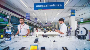 Cómo invertir en el CEDEAR del rival de Mercado Libre en Brasil y en pesos