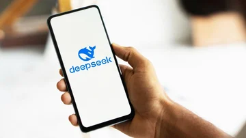 DeepSeek lanza actualización de su modelo de IA: desafía a OpenAI y lidera descargas móviles