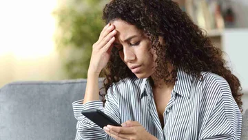 La despidieron vía WhatsApp y ahora deben reincorporarla o indemnizarla por una cifra millonaria