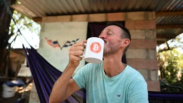 El FMI miente: el primer habitante de Bitcoin City defendió el proyecto de Bukele