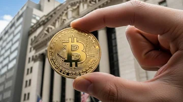 Ballenas venden, empresas compran: cómo impacta en el precio de Bitcoin y a cuánto subirá