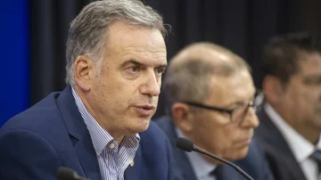 Alerta entre argentinos: Uruguay va por información de sus cuentas y sube impuestos a expatriados