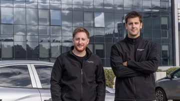 Llega a la Argentina nueva app para viajes baratos en auto: se une a gigante local para crecer en el país