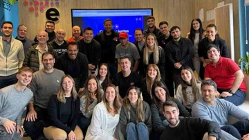 Una empresa cordobesa se une a ElevenLabs para revolucionar la atención al cliente con IA