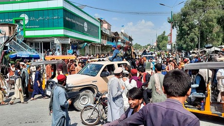 Cientos de personas protestan contra el cierre de bancos en Kabul - Vimarsana News