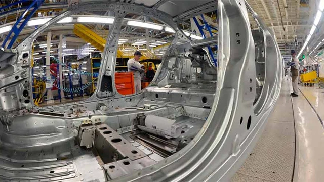 En busca de dólares para las reservas, oficializan la creación de un nuevo régimen de importación de vehículos