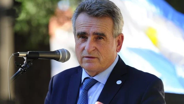 Rossi va al Congreso a defender la gestión: 3.000 preguntas de la oposición y un clima caldeado por el canje de bonos