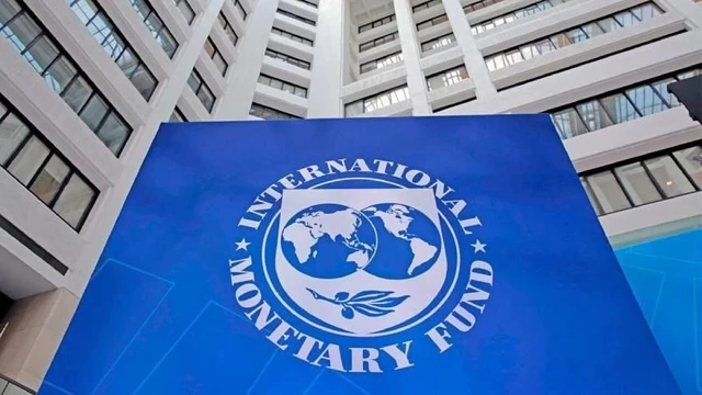 El FMI elogió al gobierno de Javier Milei pero pidió que flexibilice el tipo de cambio