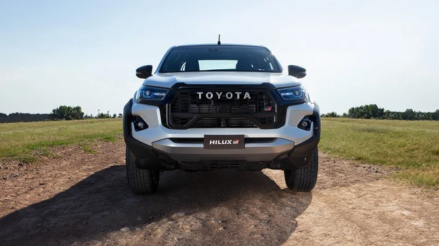 Toyota lanzó la nueva camioneta Hilux deportiva: corrige un defecto clave de la versión anterior