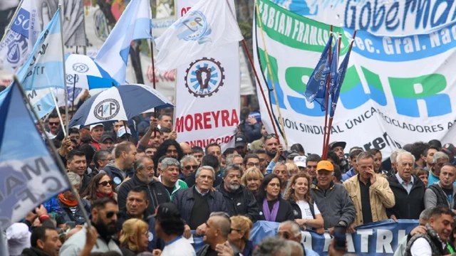 La CGT se movilizó con reclamos al Gobierno en el Día del Trabajador y ratificó el paro del 9 de mayo