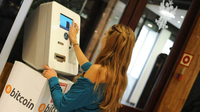 Nueva modalidad: desde ahora podrás operar con dólares en cajeros Bitcoin