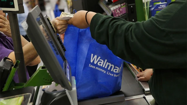 Walmart despliega un ejército de robots en sus tiendas: ¿qué funciones cumplen?