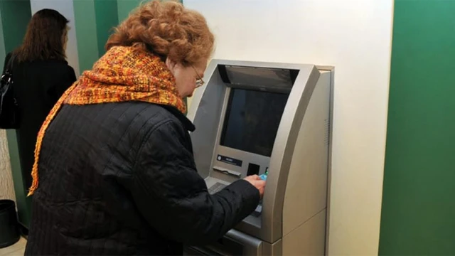 Jubilados y pensionados: cuánto subirá el mínimo en diciembre y de cuánto será el bono de fin de año