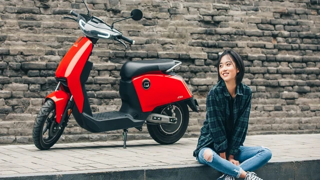 Enchufate a la movilidad: Ducati lanza su propia propuesta de scooter eléctrico, el CUx
