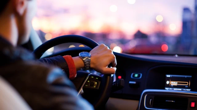 Te contamos cómo el celular podrá leer los WhatsApp en voz alta mientras conduces