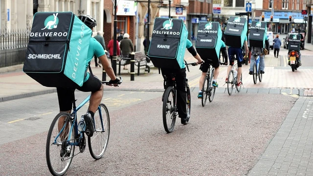 Victoria para los "riders": Deliveroo pierde un gigantesco juicio y pone en riesgo su futuro