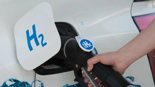 Aseguran haber creado un vehículo que usa agua como combustible y que tiene 500 km de autonomía