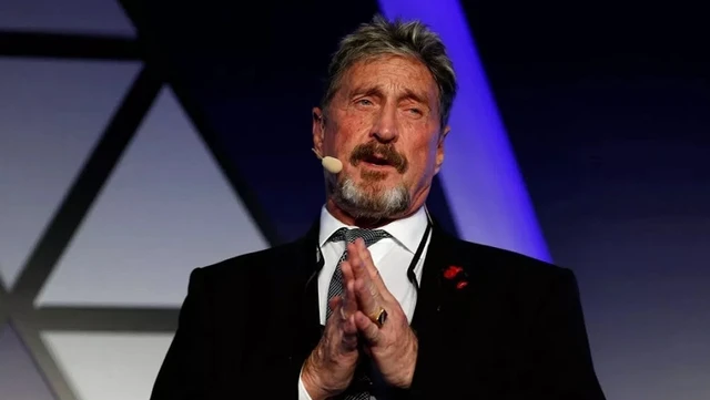 John McAfee hackeó al gobierno de EE.UU. y amenazó con entregar 31 teras de datos incriminatorios