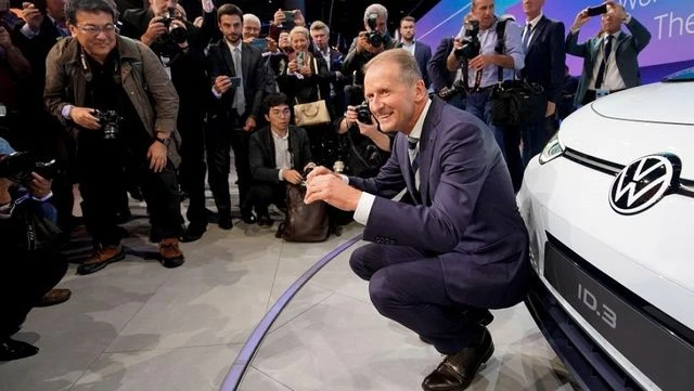 El plan "anti Tesla" de Volkswagen se agranda: ahora fabricará baterías para sus autos eléctricos