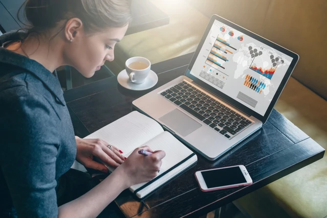 La academia digital avalada por Mercado Libre se expande a México: conocé los cursos que ofrece online