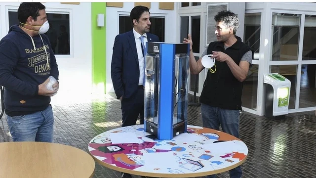 Ayuda al sistema de salud: se instalan más impresoras 3D para fabricar máscaras protectoras
