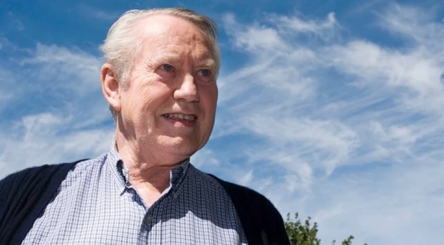 Regaló su fortuna de u$s 8.000 millones y hoy vive sin nada: la historia de Charles Feeney, creador del "Duty Free"