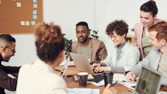 ¿Tenés 40 años o más y no conseguís trabajo?: esta empresa lanza cursos especiales para los empleos del futuro