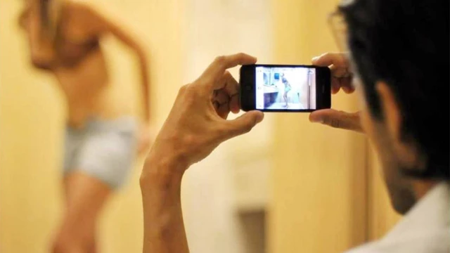 Crecen los casos de "sextorsión": en qué consiste y qué hacer para no caer