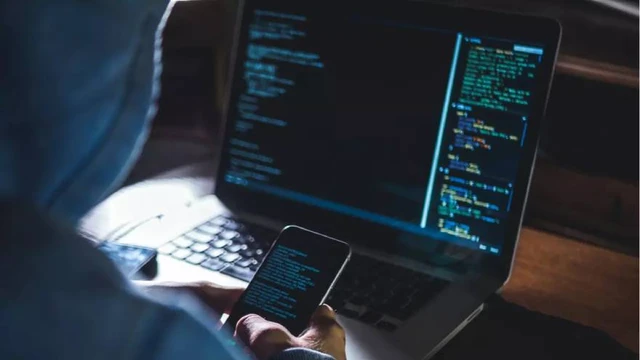 Ciberseguridad: ¿cómo saber si te espían a través del teléfono? (y qué hacer para evitarlo)