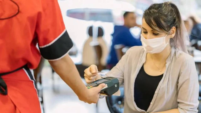 Continúa el alza en pagos con tarjetas: ¿qué hay detrás de este crecimiento?