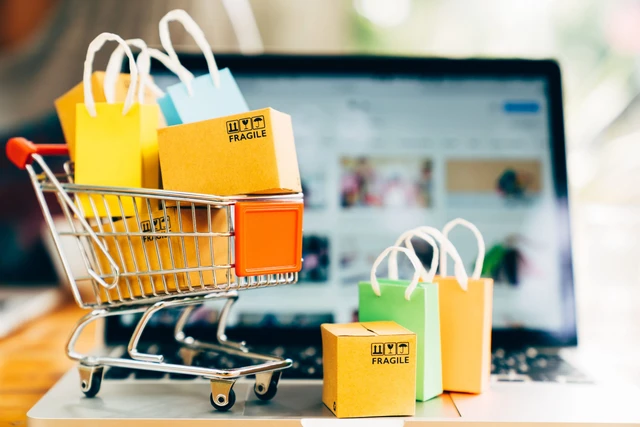 ¿Cómo funciona el marketplace que permite comprar mediante contratos inteligentes?