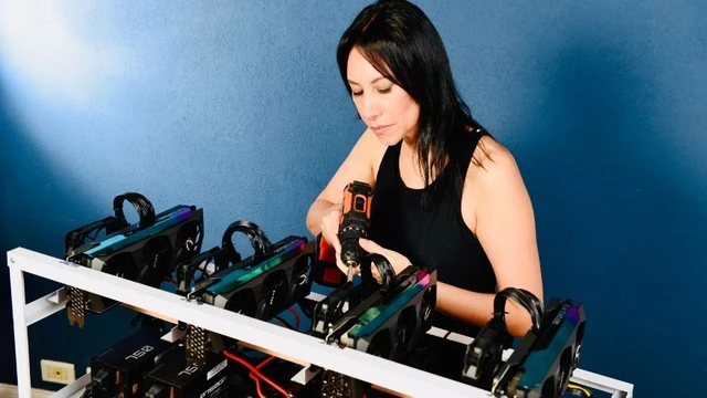Iba a comprar una cochera, pero se enamoró de cripto: la argentina que es la primera "minera" de la región