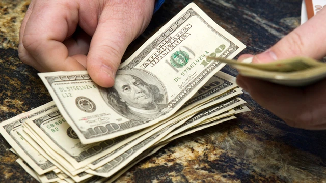 El blue pasó la barrera de los $300: ¿qué otras alternativas tenés para ahorrar fácil, legal y sin tope?