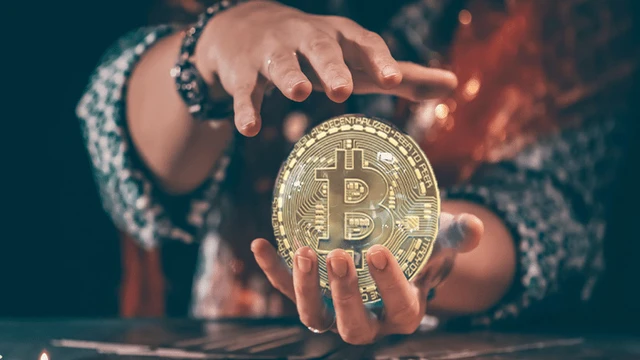 BlackRock adopta Bitcoin y vuelve a rozar los u$s25.000: ¿cuál es la posición de los expertos?