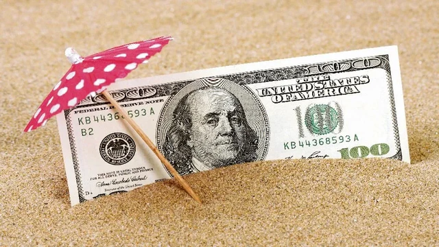 Dólar y turismo: el gobierno evaluaría un posible cepo para que no se desangren sus arcas