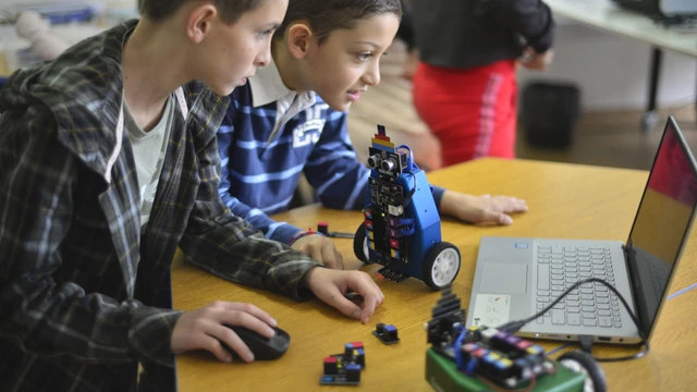 Vacaciones de invierno: conocé las "actividades 4.0" para que los chicos jueguen y aprendan sobre el futuro