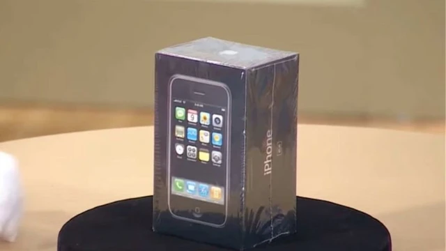 Subastas online: ¿qué impactante cifra se pagó por una edición del primer iPhone de la historia?