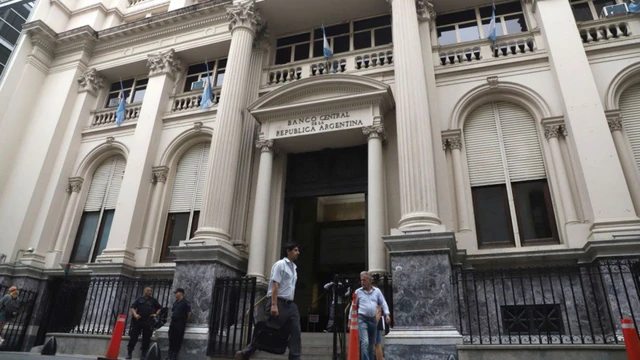 El plazo fijo vuelve a pagar menos: cuánto rinde ahora una inversión versus las billeteras digitales