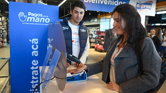 Ni tarjeta ni efectivo, pagá con la mano: Mastercard avanza con su sistema biométrico muy cerca de Buenos Aires