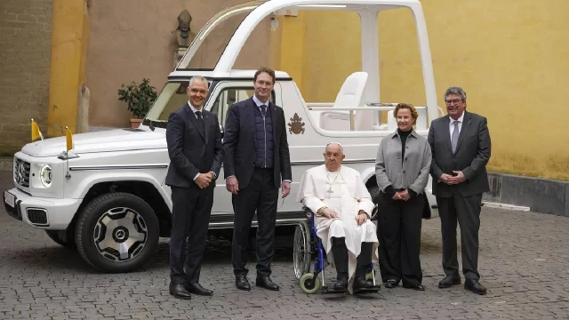 Mercedes-Benz le regala un papamóvil eléctrico al Papa Francisco: sus principales características