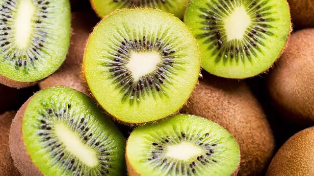 El kiwi es de las frutas que mayor cantidad de hierro contiene