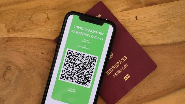 La Unión Europea usa un pasaporte sanitario. 