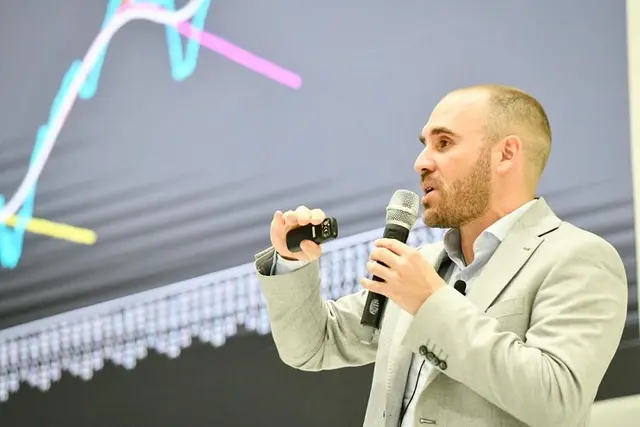 Martín Guzmán, ahora con un discurso pro-gasto, trata de vencer la desconfianza del mercado y 